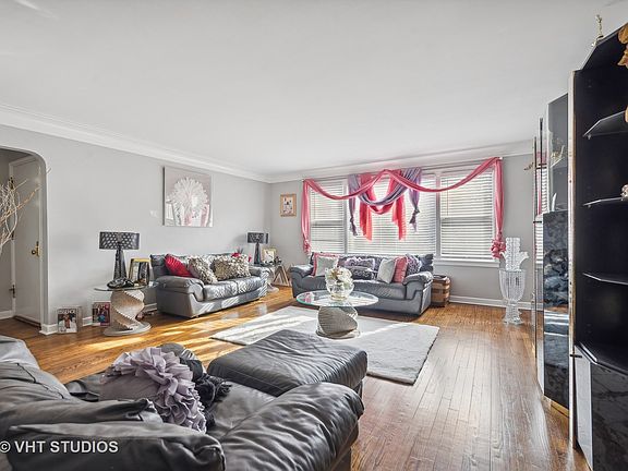 3rd image of 2854 W Farragut Ave