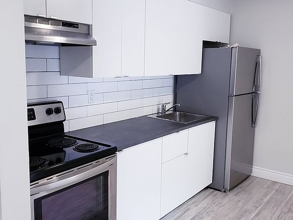 2nd image of 3462 Peter St #203
