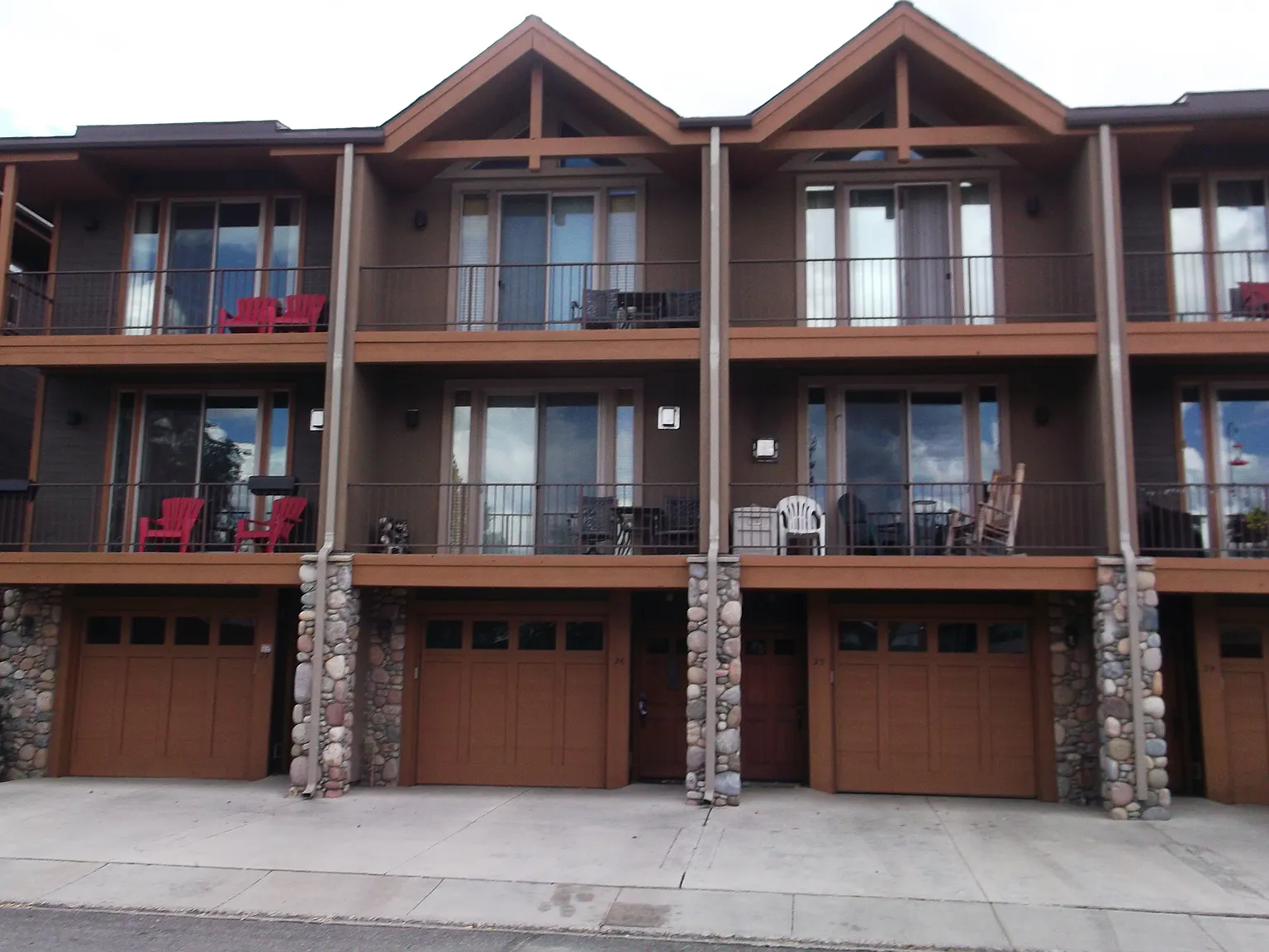 2 bed, 2.5 bath, 1711 sqft, $2,900 — Photo 3