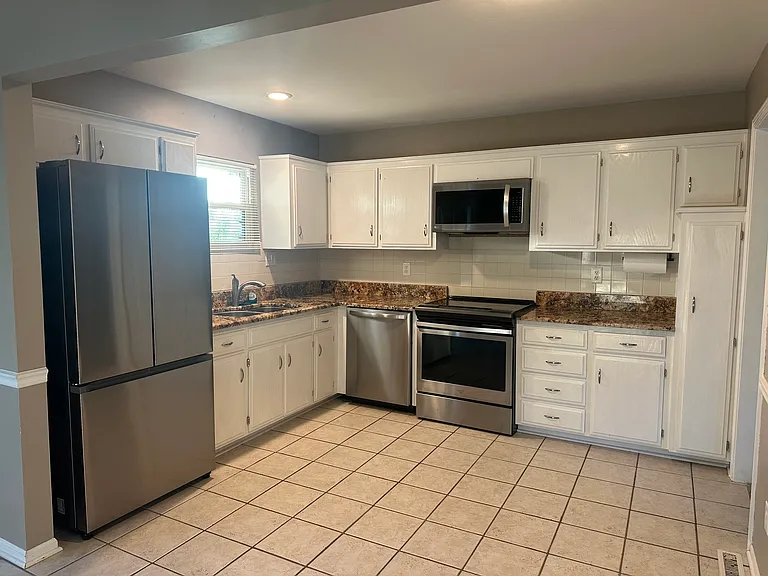 8712 N Pomona Ave — Photo 4