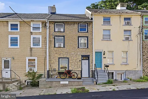 124 Grape St Photo 1