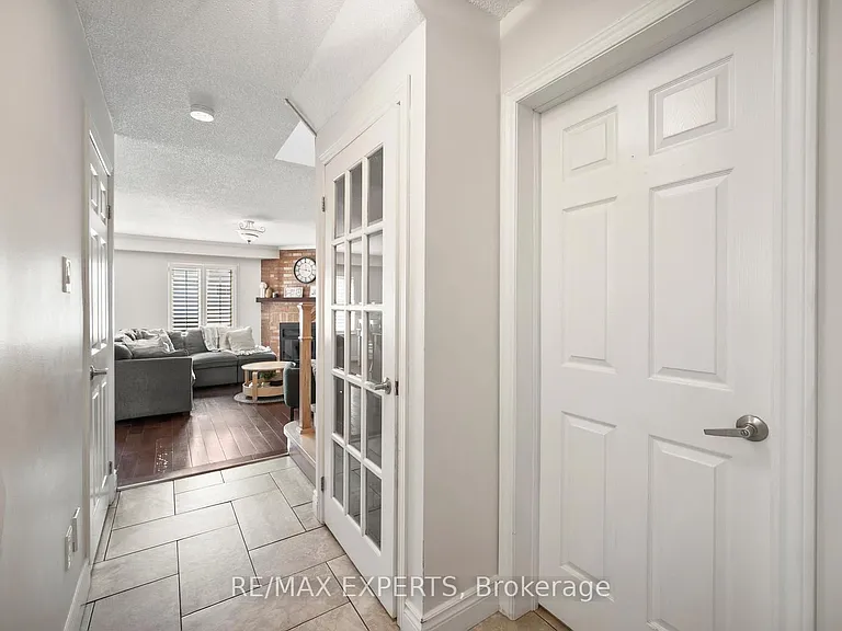 11 Penton Dr — Photo 3