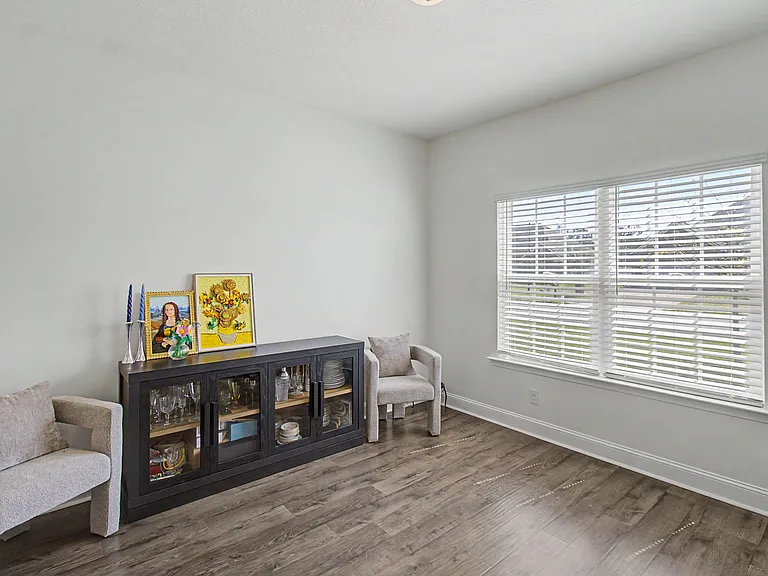 906 Rachel Ln — Photo 4