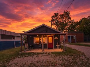 140 S 4th St, Mammoth Spring, AR 72554