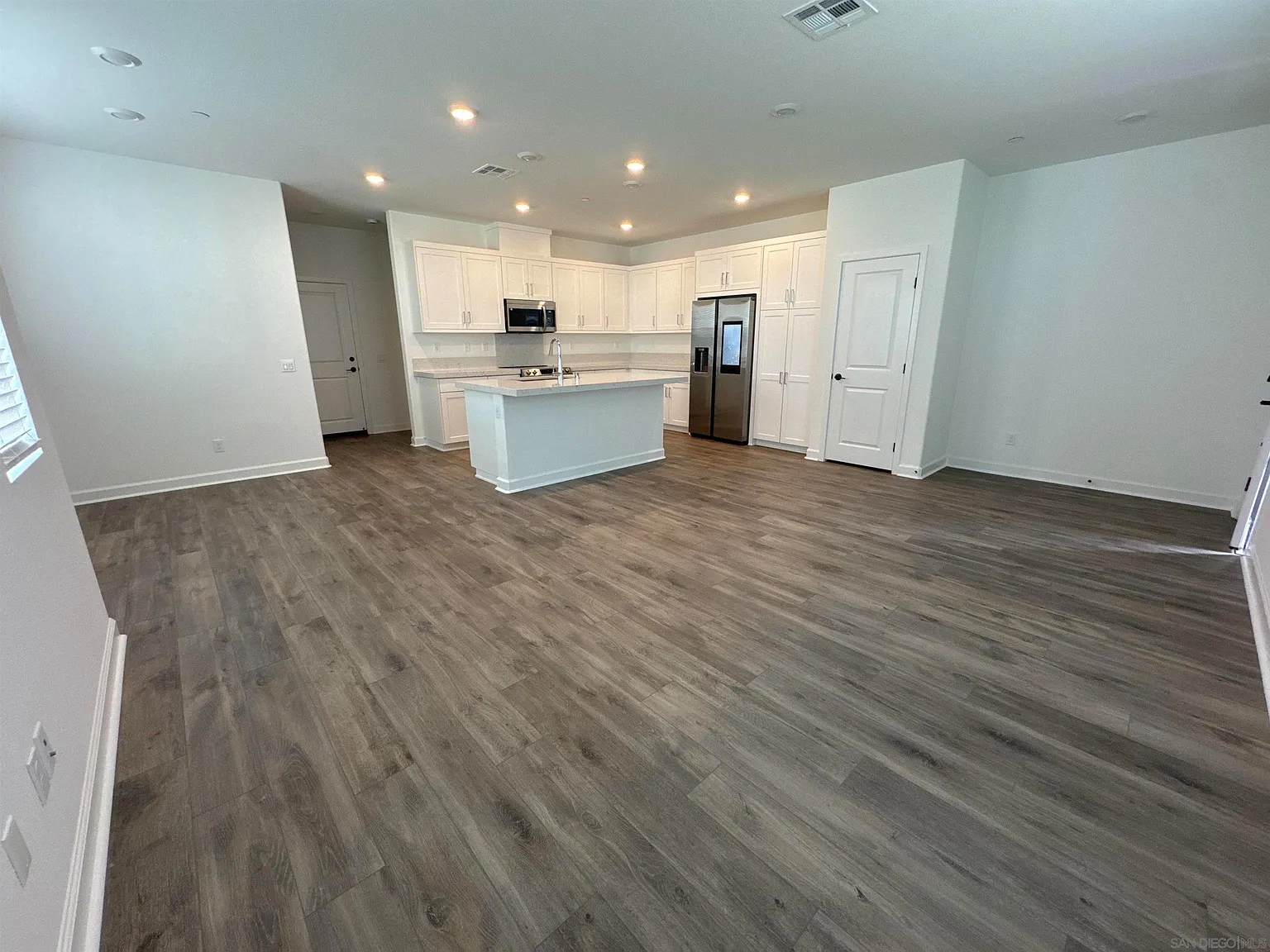 4 bed, 2.5 bath, 1623 sqft, $4,400 — Photo 4