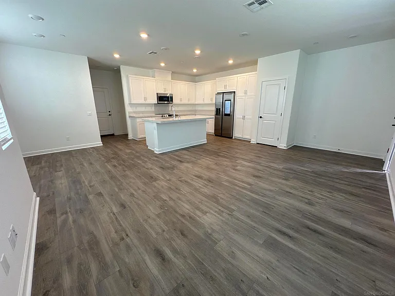 784 Mateo St #1 — Photo 4