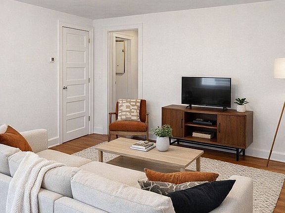 3rd image of 305 Milbank Ave APT 2
