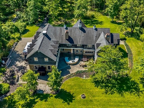 4th image of 3 Laurel Ln