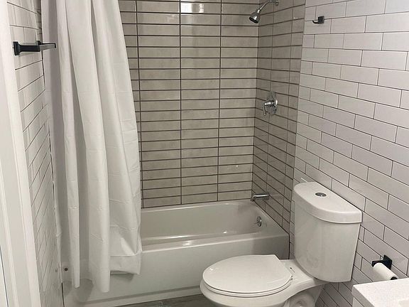 2nd image of 1351 NE Miami Gardens Dr APT 1421