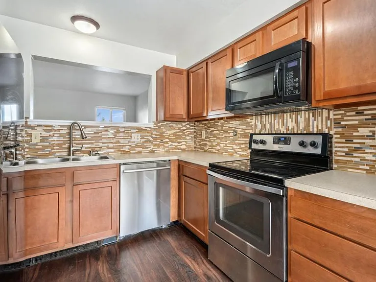 3465 Lochwood Dr #J39 — Photo 2
