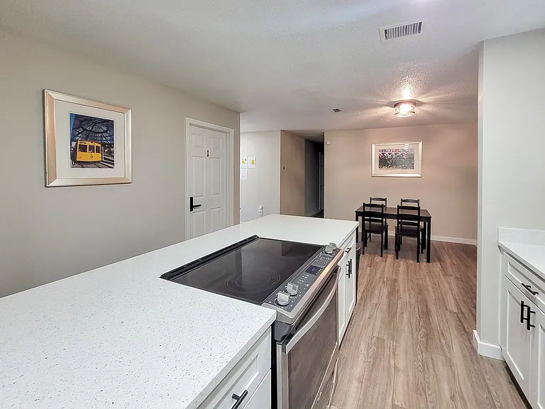 NE 11th Pl — Photo 10