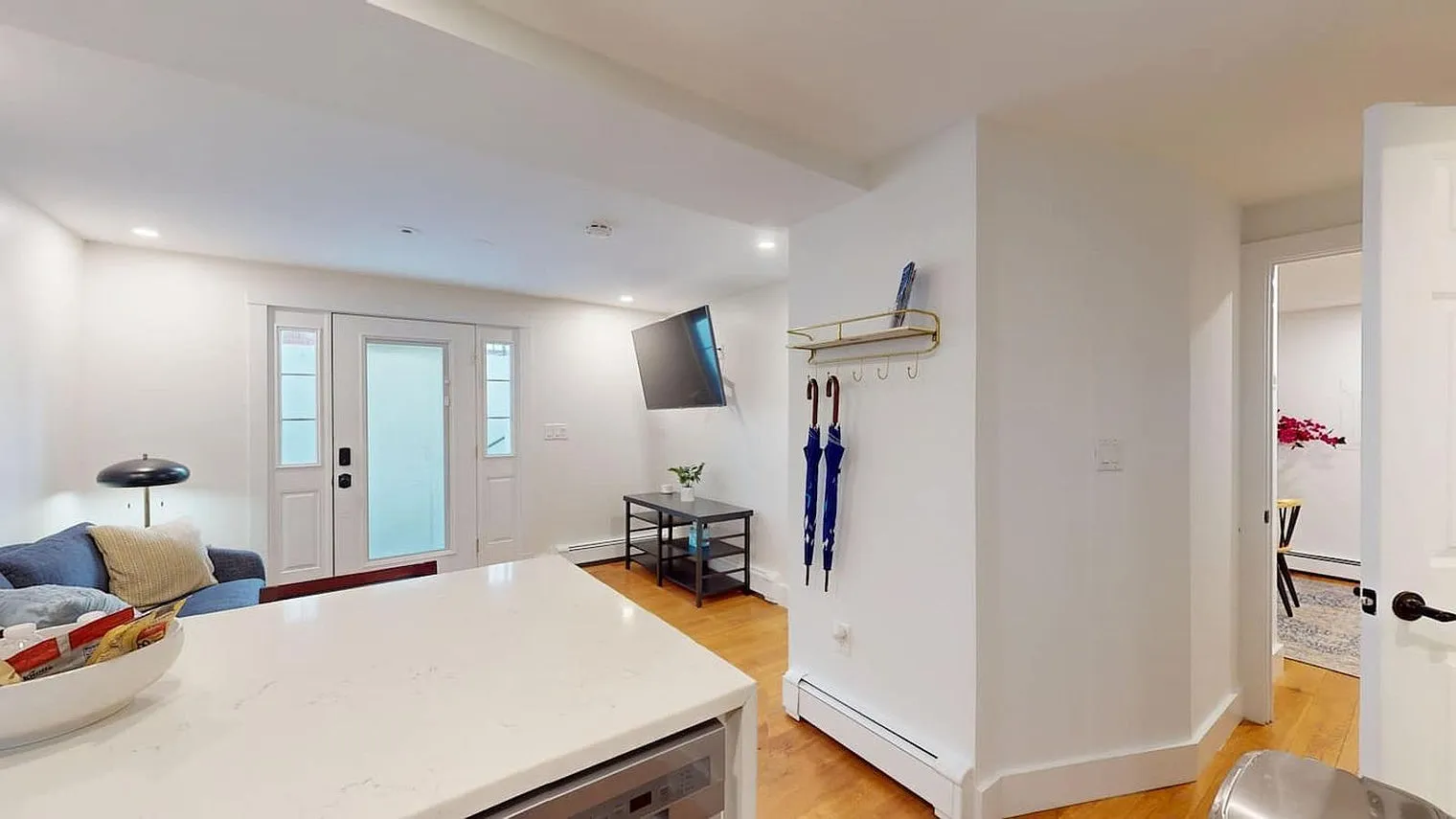 1 bed, 1.0 bath, 495 sqft, $8,637 — Photo 4