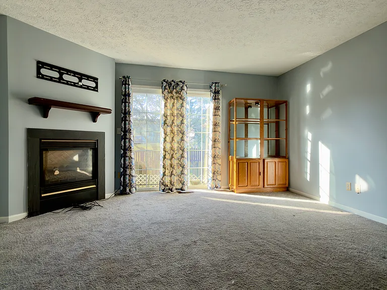 685 Parkbluff Way — Photo 2