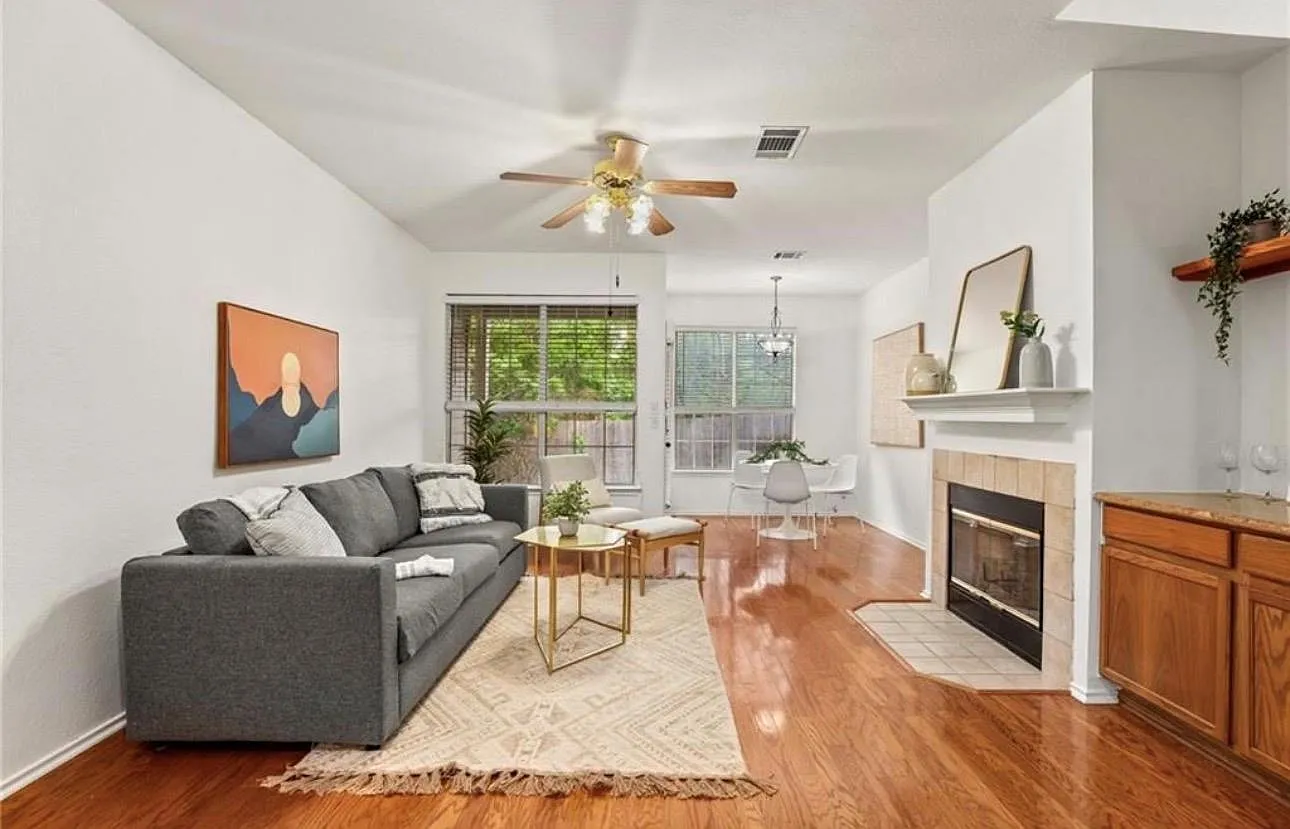 2 bed, 2.5 bath, 1312 sqft, $1,699 — Photo 4