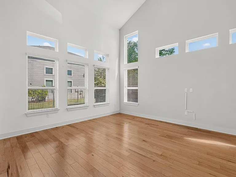 5915 Swayden Ln — Photo 6