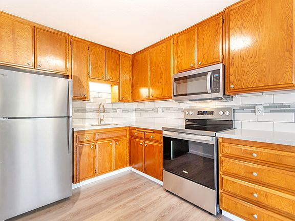 2nd image of 33 Hill St APT 1