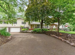 1510 Lone Oak Rd, Eagan, MN 55121