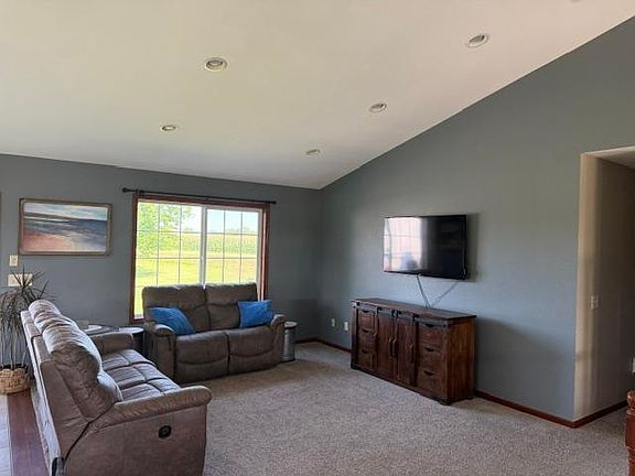5th image of 602 25th Ct NE