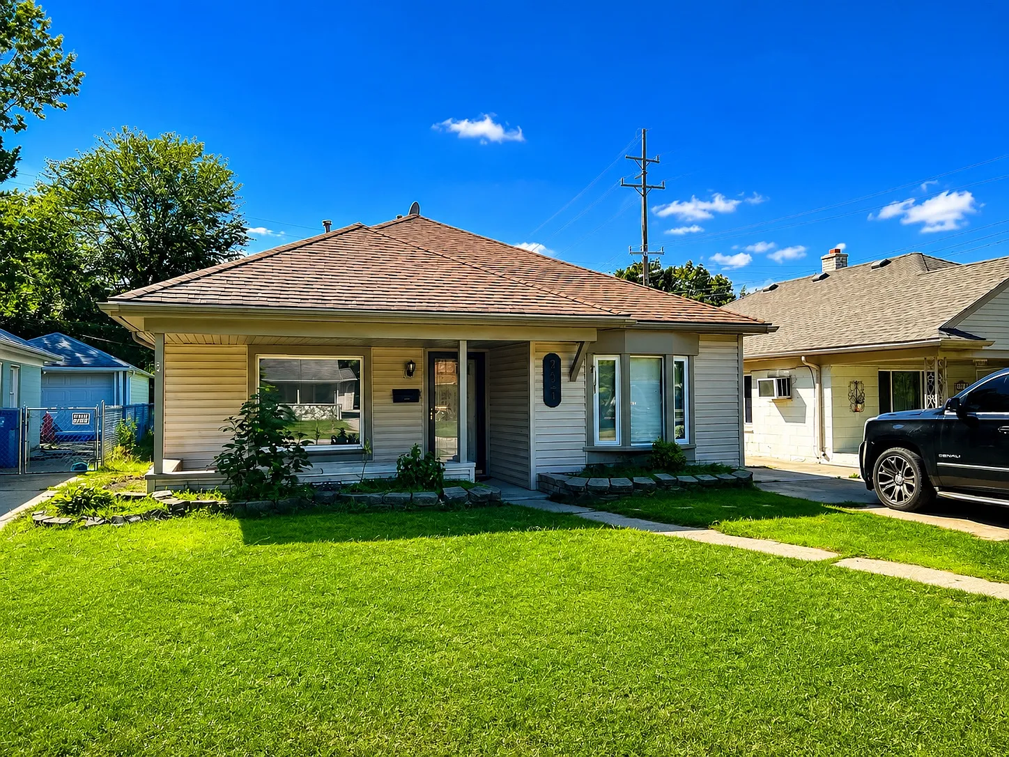 7323 N Vernon St — Photo 1