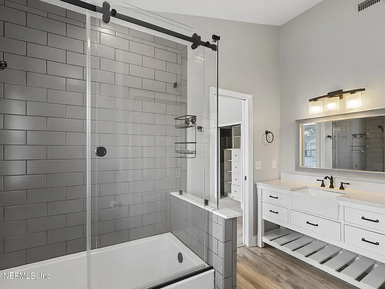204 Crosstern Ct — Photo 14