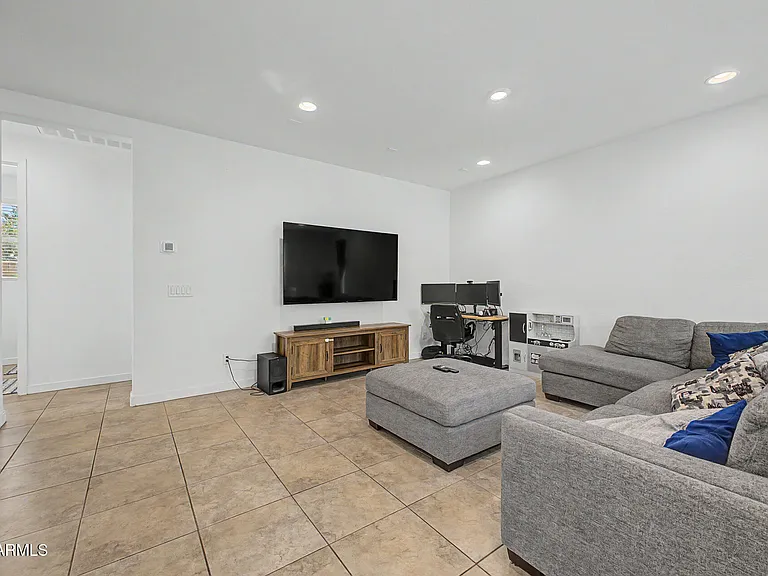 9012 W Solano Dr — Photo 6