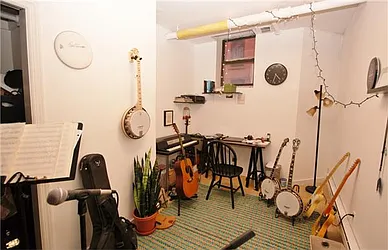 Rented by R New York