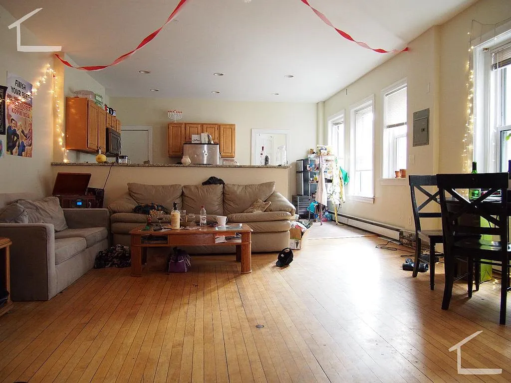 4 bed, 1600 sqft, $4,800 — Photo 2