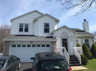 1090 Rain Tree Dr, Bolingbrook, IL 60440