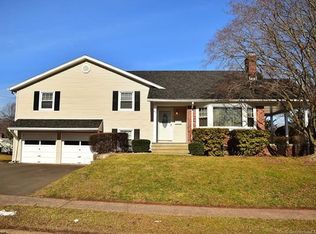 97 Sandquist Cir, Hamden, CT 06514