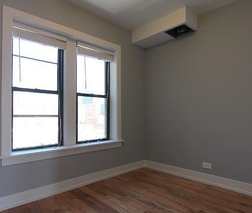 5th image of 553 W Arlington Pl