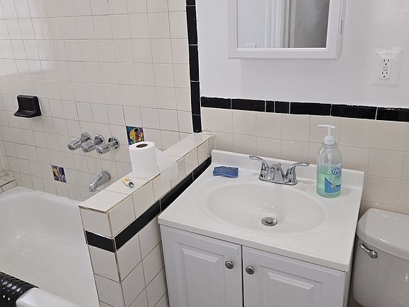 4th image of 1742 Adams St #2