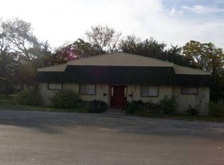 901 Spanish Trail Dr, Granbury, TX 76048