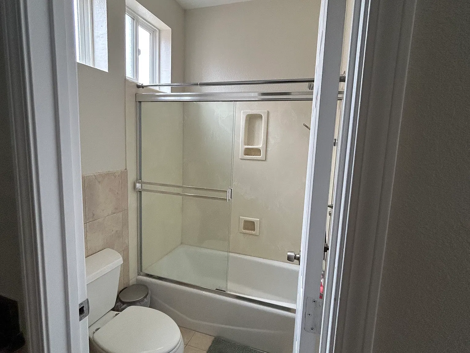 1 bed, 1957 sqft, $1,450 — Photo 3