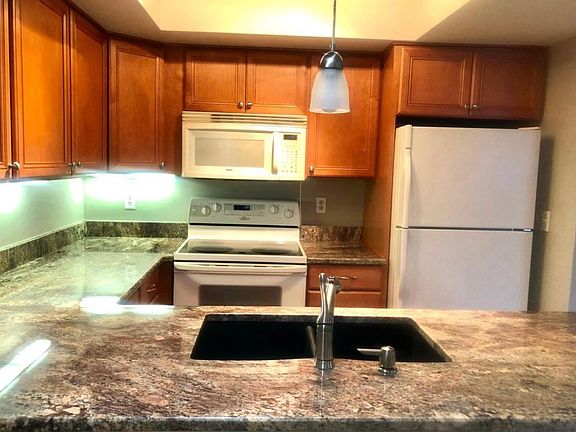 5th image of 221 S Garfield St Unit 109
