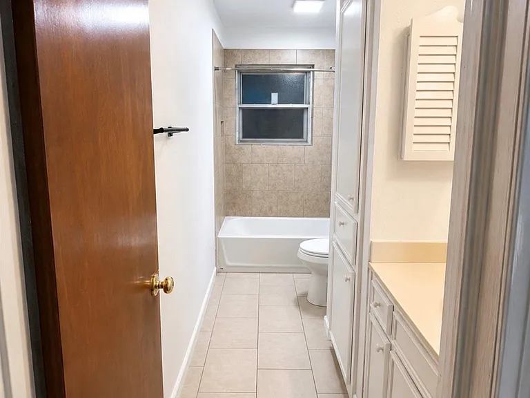 14526 Roundstone Ln — Photo 10
