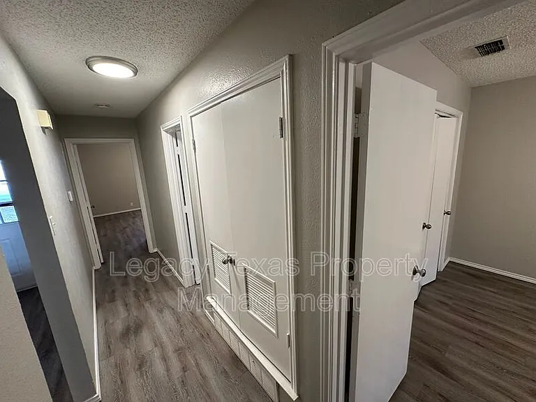 1116 N Nolan River Rd #B — Photo 21