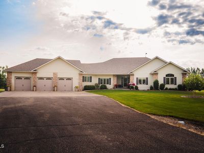 7938 27th St SE, Jamestown, ND, 58401