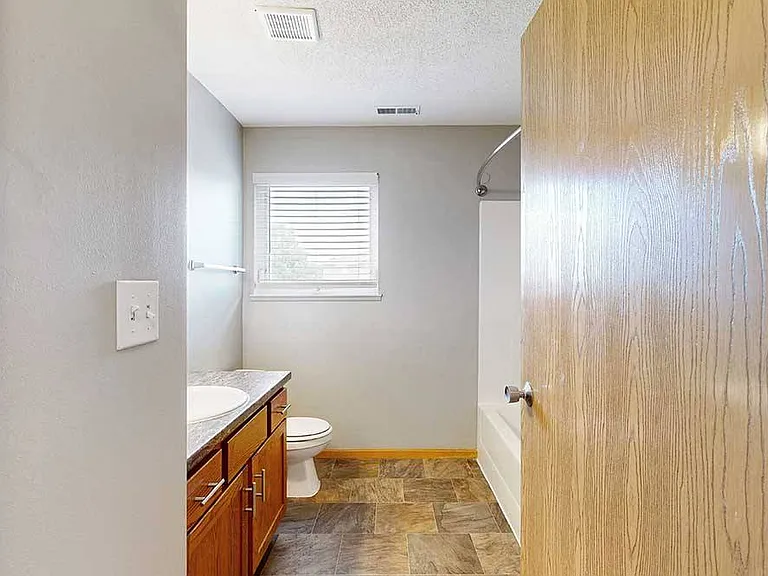 Highland View Apartments — Photo 120