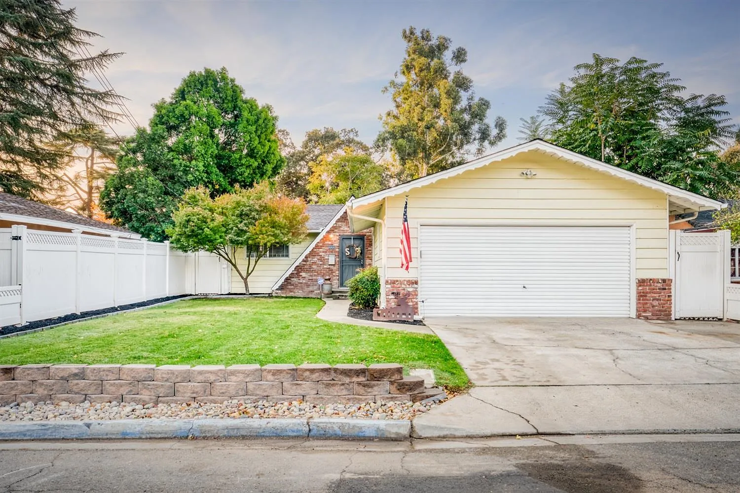 222 Walden St photo 1