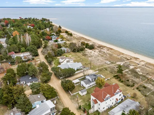3095 Calvert Blvd, Lusby, MD 20657