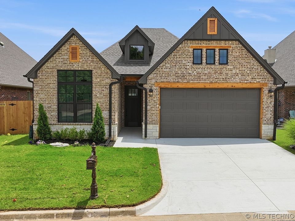 1st image of 1563 S Hickory Cir