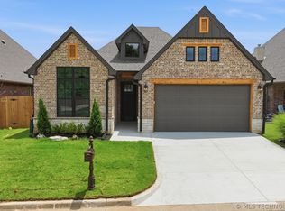 1563 S Hickory Cir, Broken Arrow, OK 74012