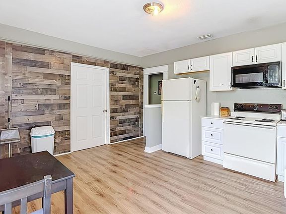 4th image of 2020 Davis St