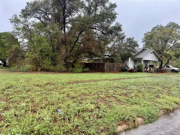 214 W 1st St, Elk City, OK 73644