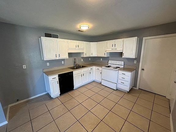 3rd image of 614 Redwood Dr
