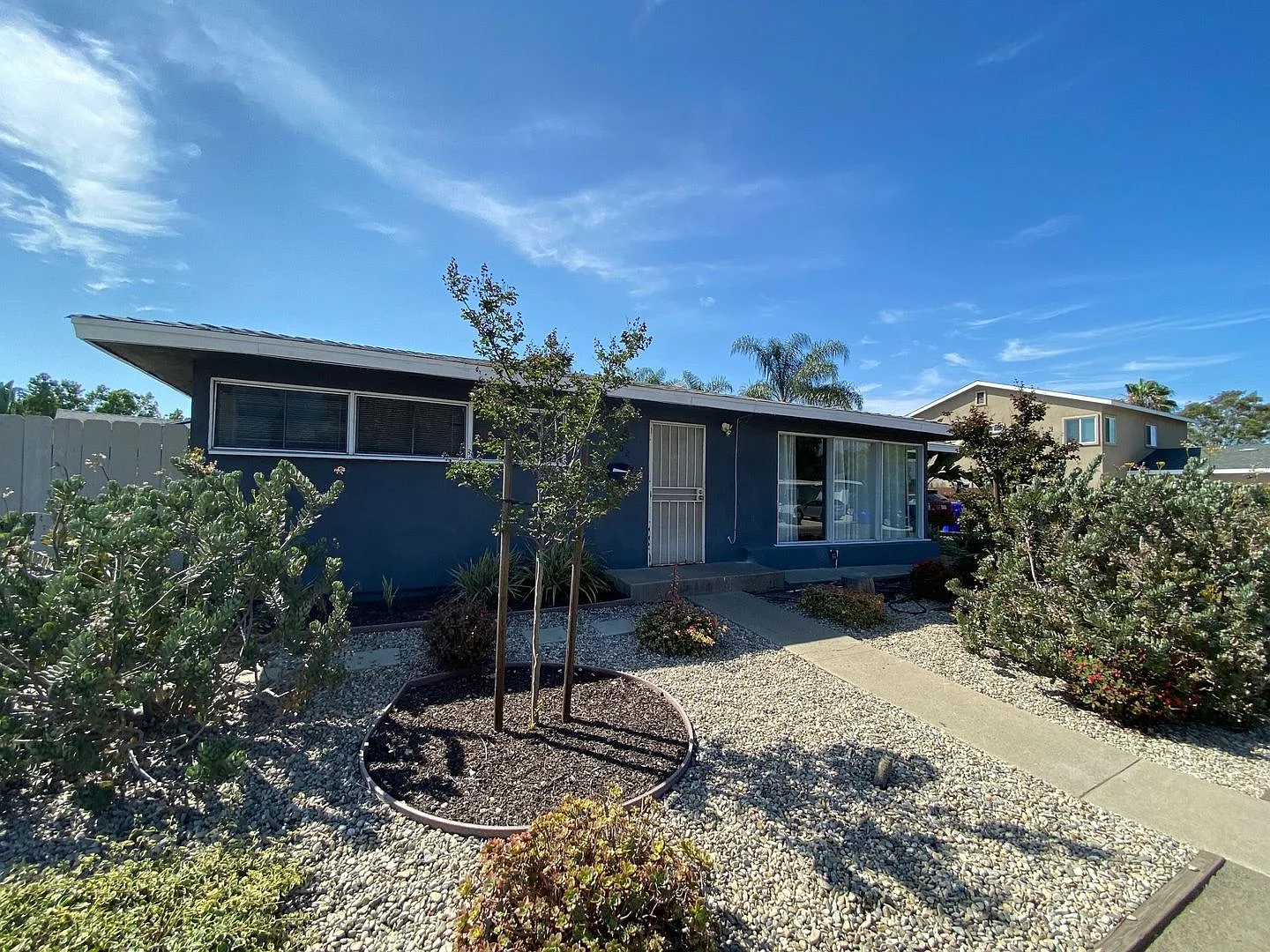 8BD/3BA, Large Yard w/ Turf! — Photo 2