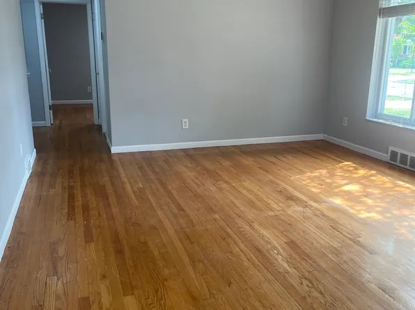 24242 Raven Ave, Eastpointe, MI 48021