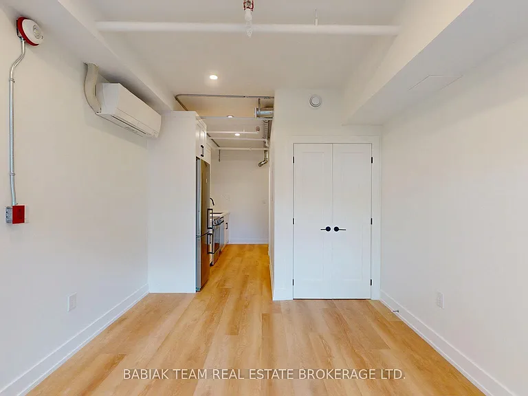 656 Annette St #102 — Photo 7