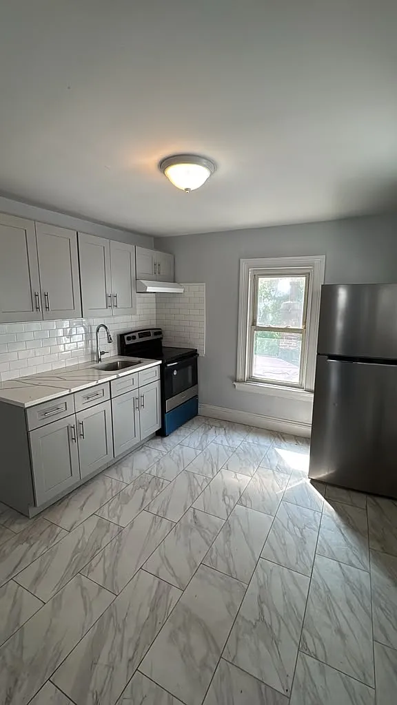 2 bed, $2,600 — Photo 1