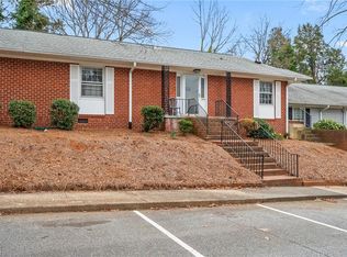 2708 Waldorf Cir, Winston Salem, NC 27106